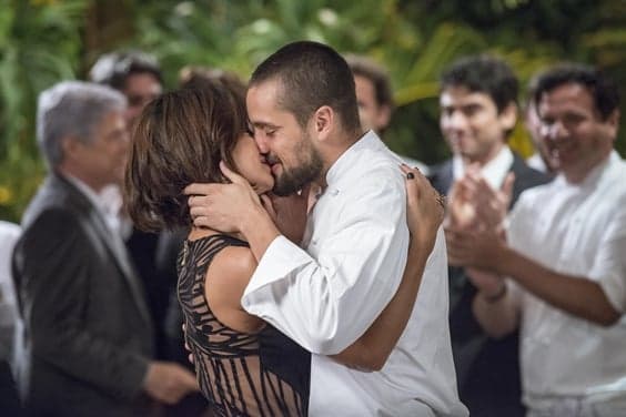 "Império": Vicente e Maria Clara assumem namoro e Enrico fica furioso