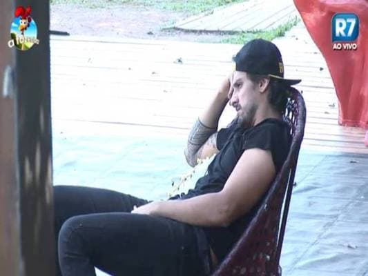 "A Fazenda": Leo Rodriguez compara Neném a um caminhoneiro