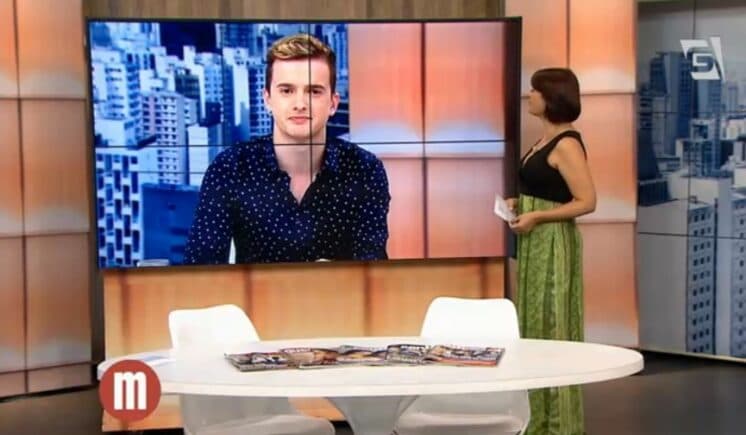 Aaron Racanicchi está comentando as últimas da TV no programa "Mulheres", da TV Gazeta, assista!