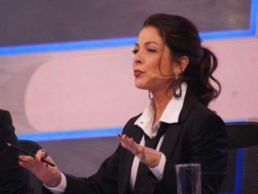 Após substituir Marcelo Tas no "CQC", Ana Paula Padrão é alvo de críticas na internet