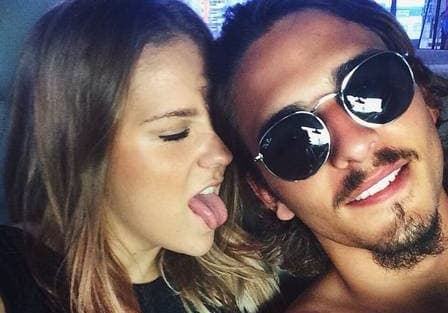 Surfista de "Boogie Oogie" está namorando lutadora de "Malhação"