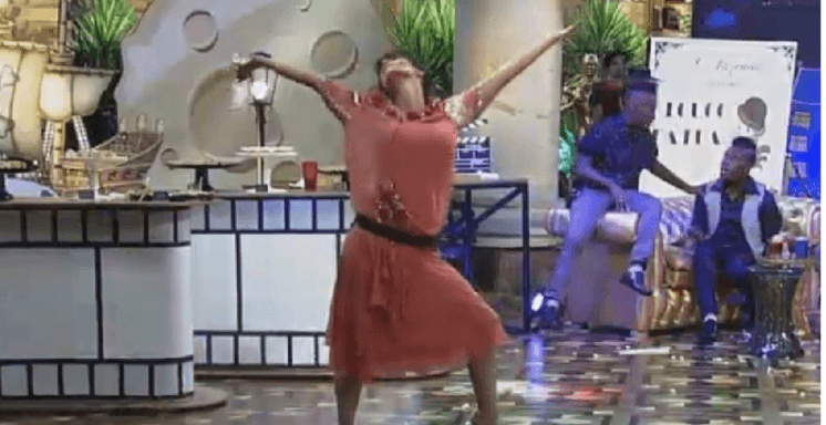 "A Fazenda": Heloísa Faisol bebe demais e acaba fazendo xixi na calça