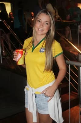 Mãe do filho de Neymar, Carol Dantas abre o jogo sobre sua relação com o craque no "Domingo Show"