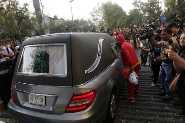 Corpo de Roberto Bolaños chega a Cidade do México