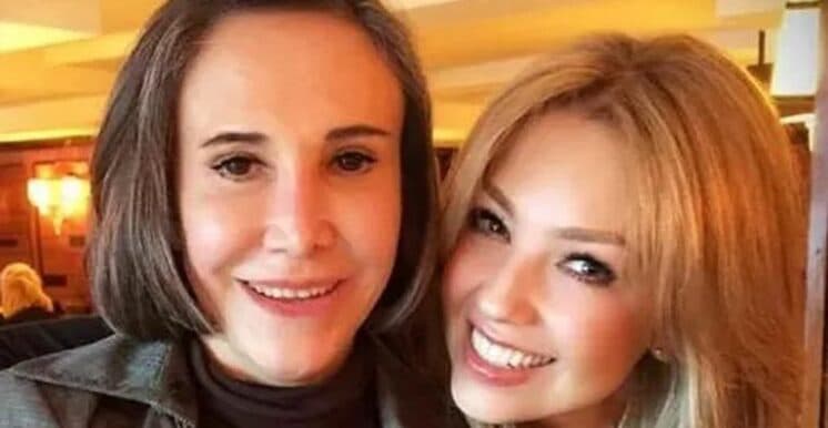 Em foto ao lado de Thalia, Dona Florinda, do "Chaves", chama a atenção de internautas