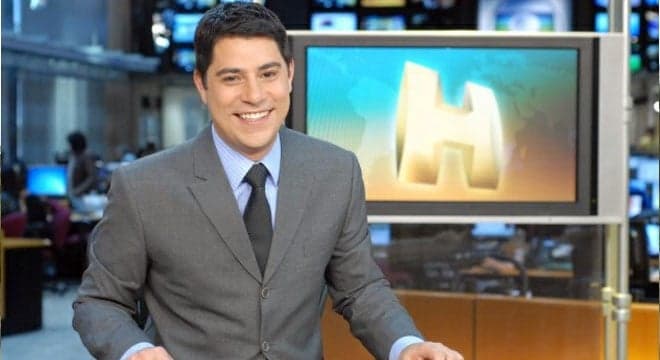 Fã pede que Evaristo Costa vire ator de "50 Tons" e jornalista dá resposta surpreendente