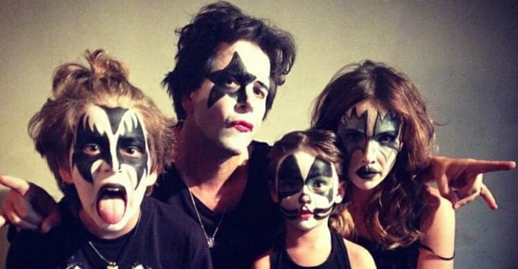 Murilo Benício, Débora Falabella e os filhos aparecem fantasiados de roqueiros do Kiss