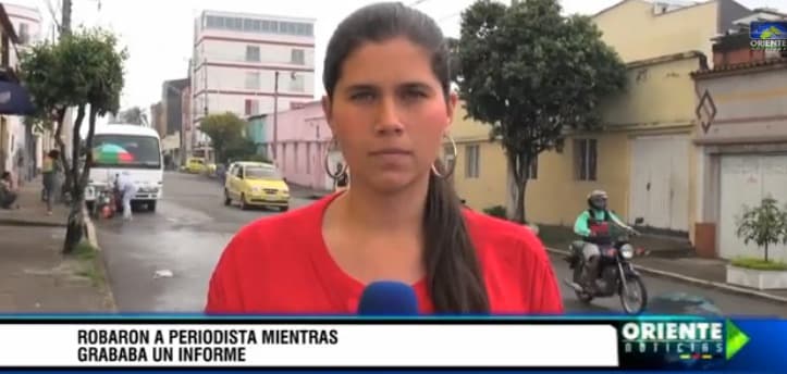 Vídeo da Hora: Ladrão rouba celular de repórter durante gravação de reportagem