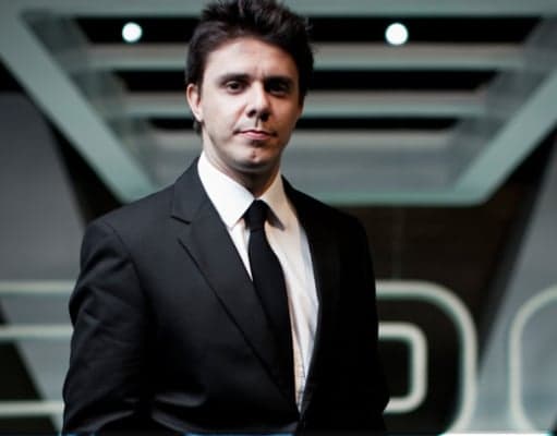 Coragem de Oscar Filho faz o sucesso do "Proteste Já" no "CQC"