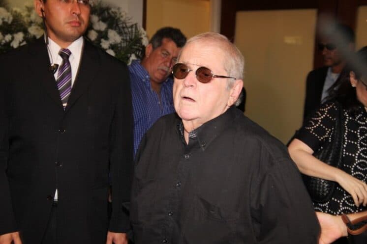 Velório de filho de Jô Soares recebe famosos