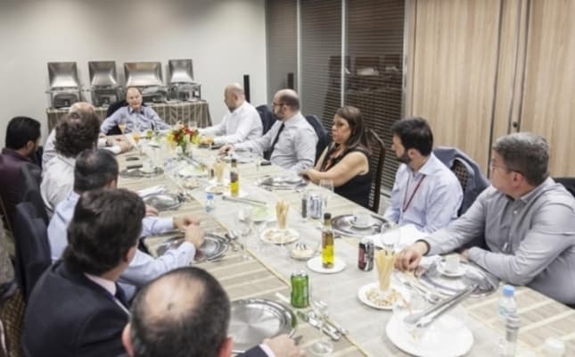 Edir Macedo se reúne com jornalismo da Record para comemorar os bons resultados