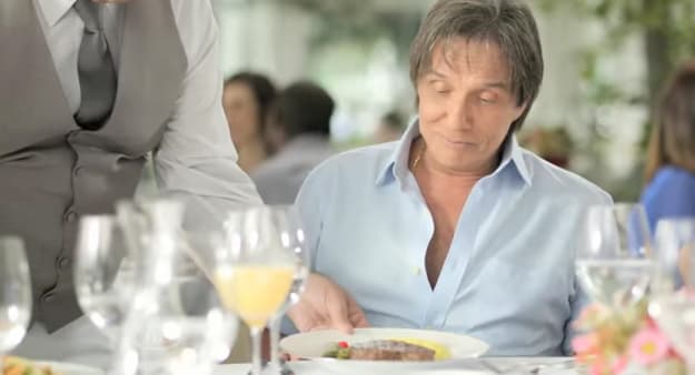 Após fiasco em campanha, Friboi rompe contrato milionário com Roberto Carlos