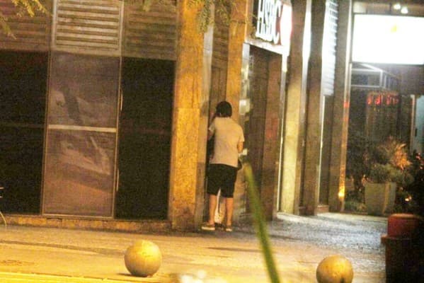 Marcelo Adnet teria sido avisado sobre presença de paparazzo antes do flagrante com affair