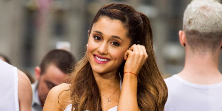 Ariana Grande anuncia que fará show em Manchester após atentado