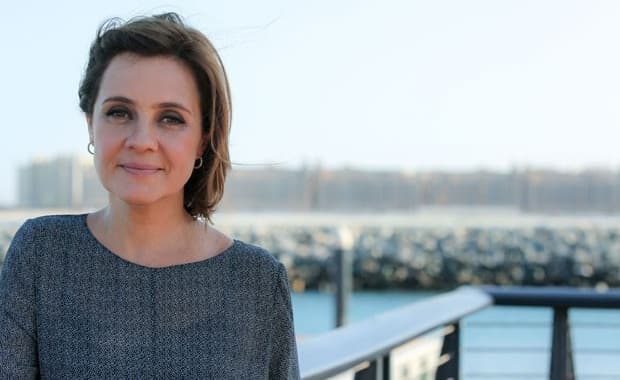 Após sucesso como Carminha, Adriana Esteves será vigarista em "Babilônia"