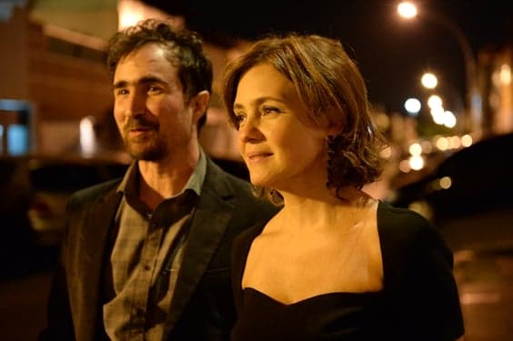 Adriana Esteves irá se esquivar do marido na nova minissérie da Globo, "Felizes Para Sempre"