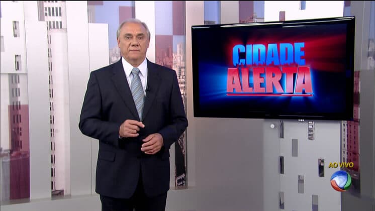 Marcelo Rezende comete erro grave e culpa repórter no "Cidade Alerta"