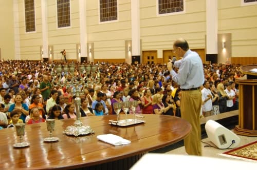 Igreja Universal dificulta jornal nas madrugadas da Record