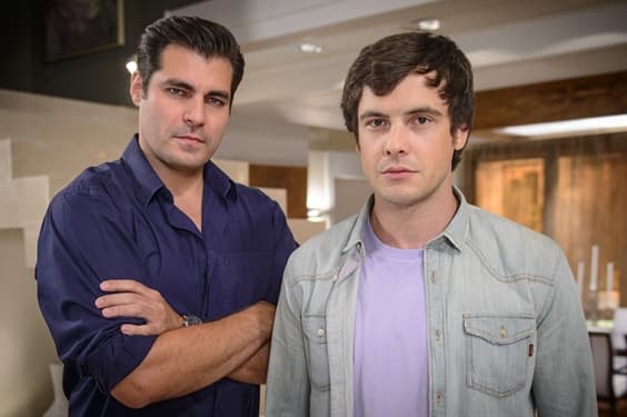 "Alto Astral": Marcos e Gustavo planejam acidente para separar Laura de Caíque