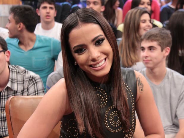 "Não sou a Fernanda Montenegro, mas ninguém tem trabalho comigo", diz Anitta