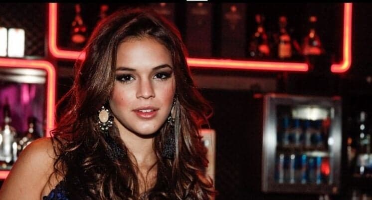 Bruna Marquezine fica decepcionada com cantor sem atitude