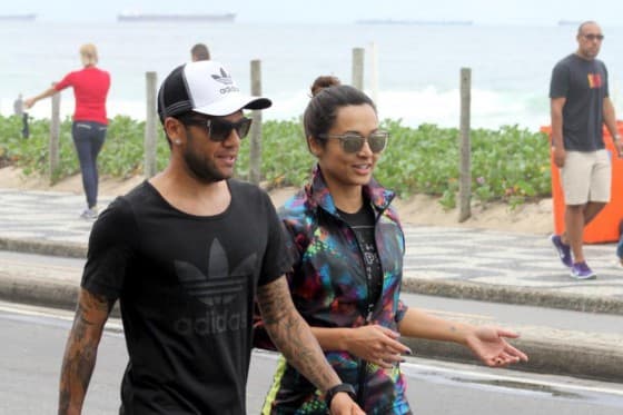 Ah vá! Daniel Alves e Thaíssa Carvalho teriam terminado após ele mudar o visual na Copa