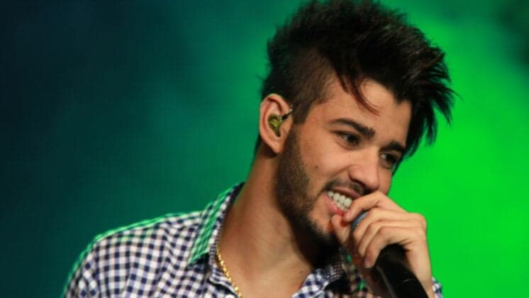 Gusttavo Lima faz mudança radical no cabelo e fica careca