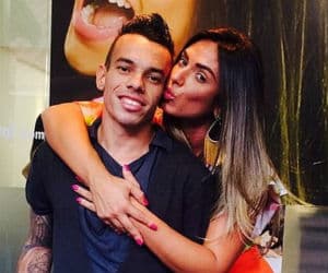 Nicole Bahls desmente relacionamento com atacante do Vasco