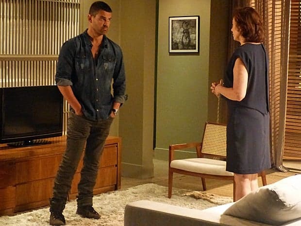 "Império": Maria Marta aceita se casar com Maurílio