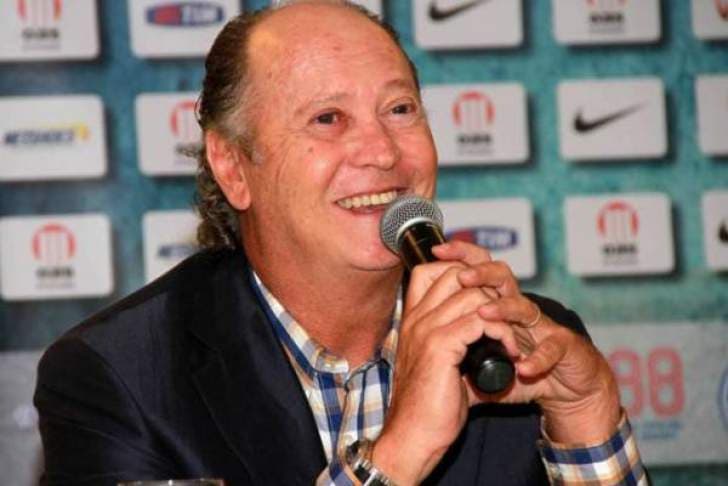 Após perder PVC, ESPN negocia com Paulo Roberto Falcão