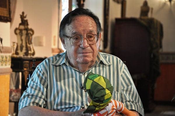 Neto de Roberto Bolaños, o eterno Chaves, assiste jogo do México e Brasil vestido como o avô