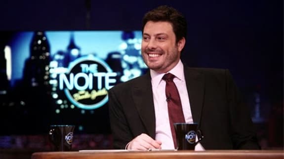 Programa de Danilo Gentili desaba na audiência e perde para série enlatada da Record