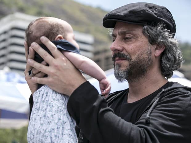 "Império": Ao ver netos pela primeira vez e descobrir homenagem,  José Alfredo chora