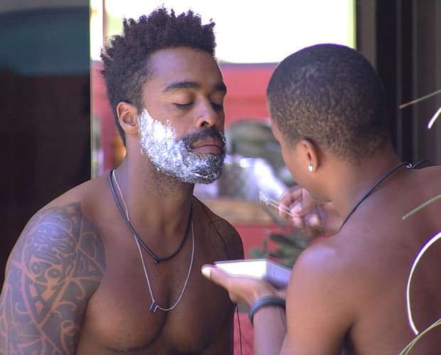 "BBB15": Após vencer o primeiro paredão, Douglas descolore a barba