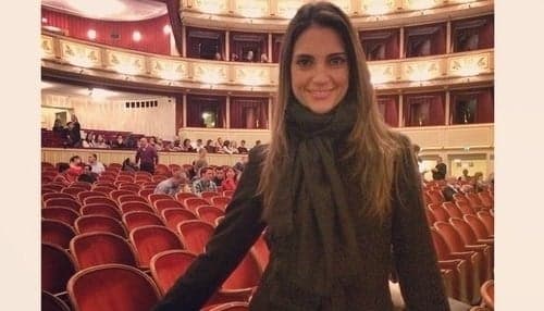 Fora do "Hoje em Dia", Chris Flores curte férias em Viena