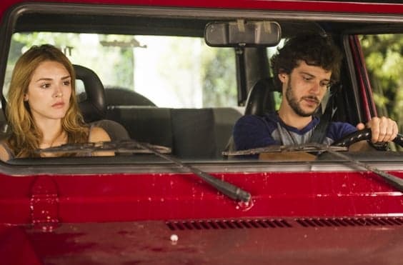 Apaixonada pelo irmão, Isabelle Drummond terá vida infeliz ao lado do ex, em "Sete Vidas"
