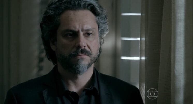 "Império": Revoltada, Marta agride e xinga José Alfredo