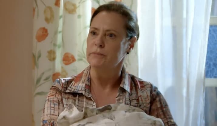 "Alto Astral": Tina retorna para a lista das possíveis mães de Laura