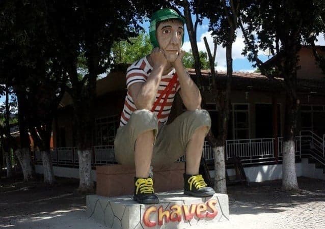 Em Minas Gerais, Chaves ganha estátua de R$ 50 mil