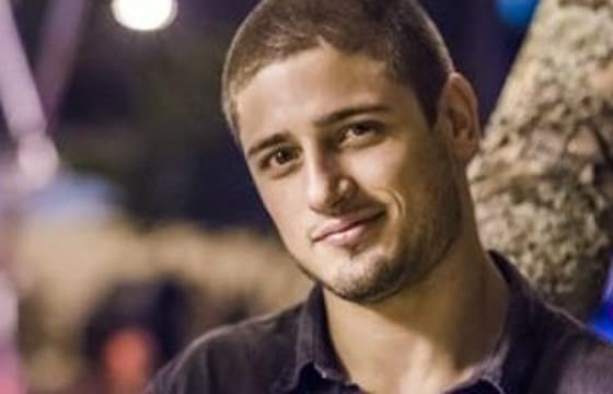 "Império": João Lucas vai à casa de Ísis e descobre que José Alfredo está vivo