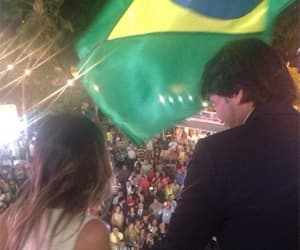 Patrícia Abravanel posta foto em palanque e afirma: "treinando"