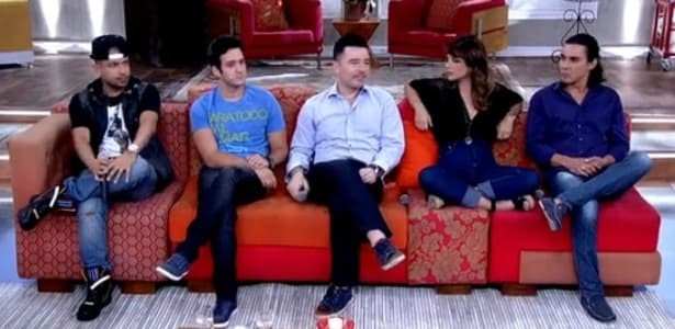 Fátima Bernardes chama atenção de atriz por "não sentar direito" em seu programa