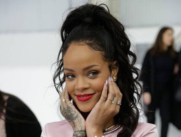 Rihanna quebra recorde de Michael Jackson e emplaca 13 músicas de sucesso