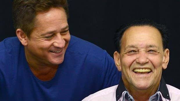 Após morte do pai, Leonardo agradece apoio dos fãs em rede social