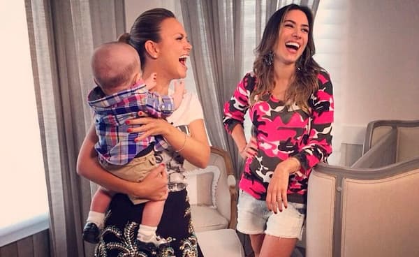 Eliana grava quadro de seu programa na casa de Patrícia Abravanel