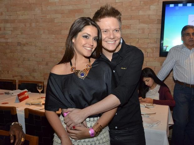 Thais Fersoza interrompe lua de mel com Michel Teló; saiba o motivo!