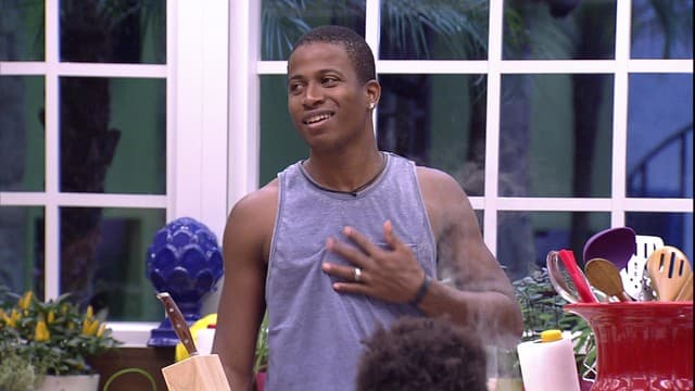 ‘‘BBB 15’’: Luan afirma que Amanda já deveria ter superado a relação com Fernando