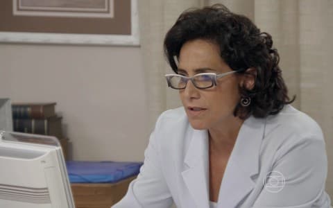 “Alto Astral”: descubra qual é o segredo de Adriana