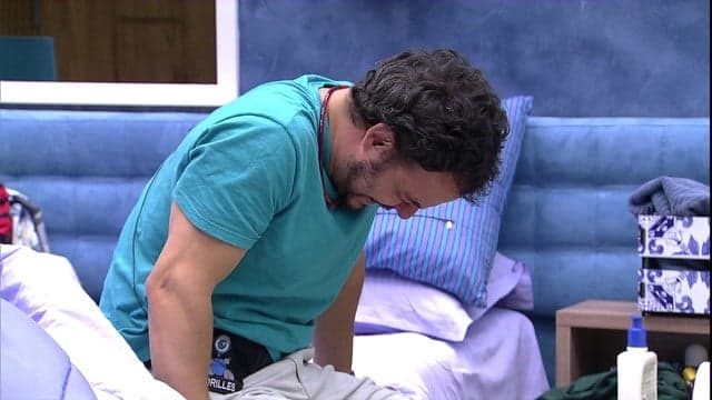 "BBB15": Adrilles soluça de tanto chorar: "Socorro"