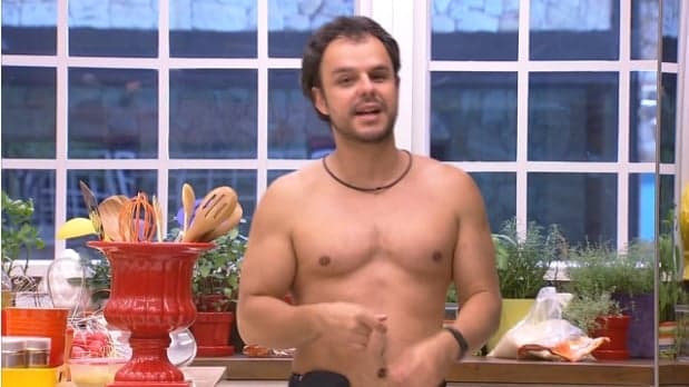 "BBB15": Adrilles diz que gosta de Tamires e lamenta desprezo da sister: "Aí que horror"